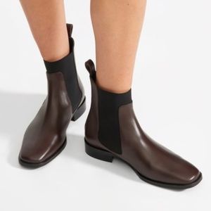 The Italian Leather Square Toe Chelsea Boot EVERLANE EUC